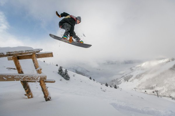 Discover thrilling snowboard courses at les deux alpes